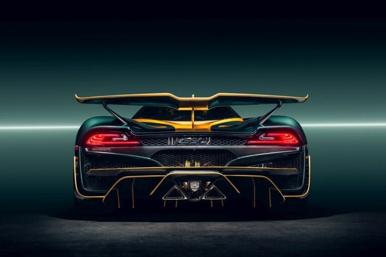 Американский производитель SSC North America представил первую гоночную версию Tuatara с 2200 л.с. и акцентом на аэродинамику и управляемость